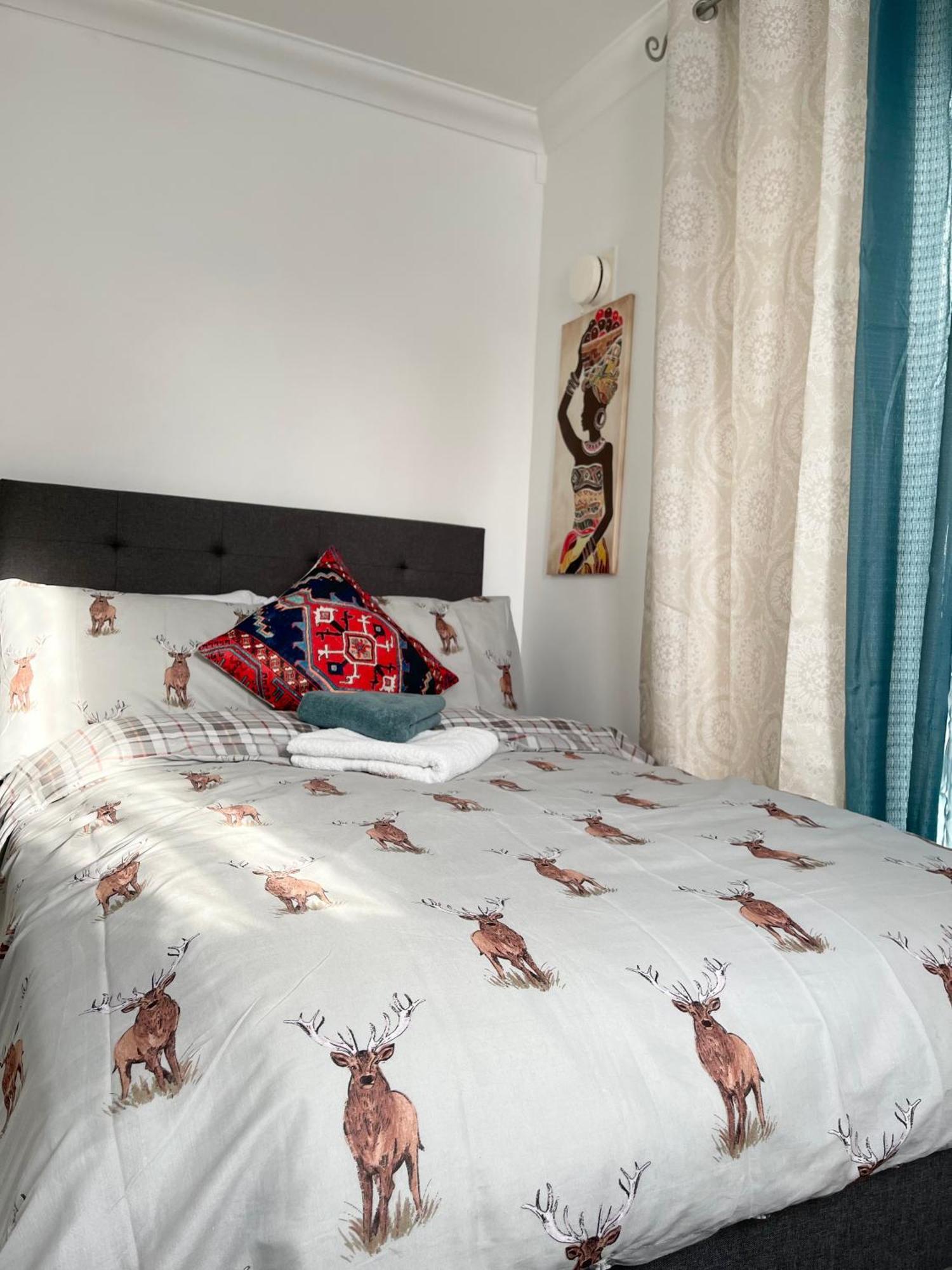Stanton - Impeccable And Stylish 2 Bedroom Dagenham Eksteriør bilde