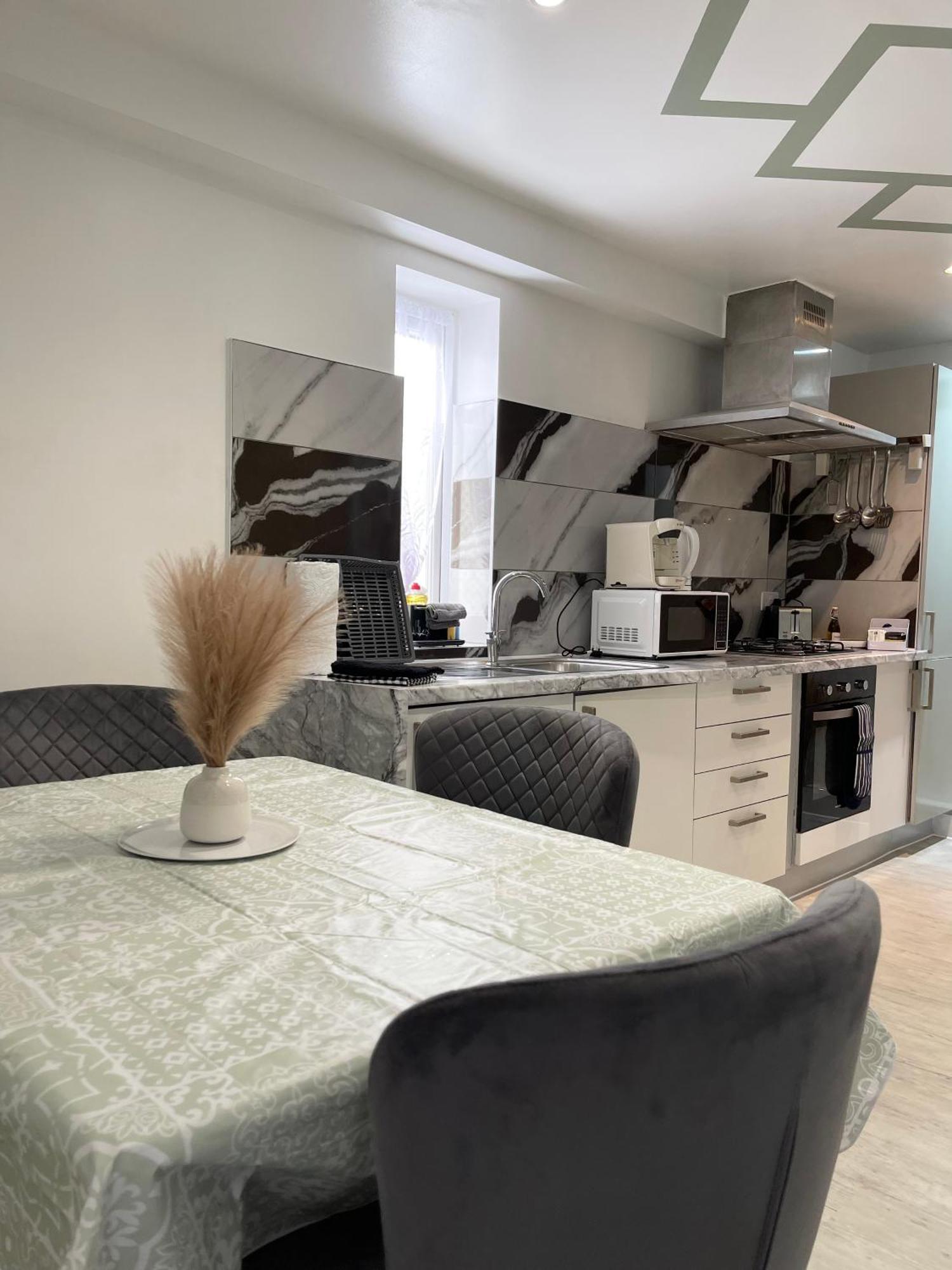 Stanton - Impeccable And Stylish 2 Bedroom Dagenham Eksteriør bilde