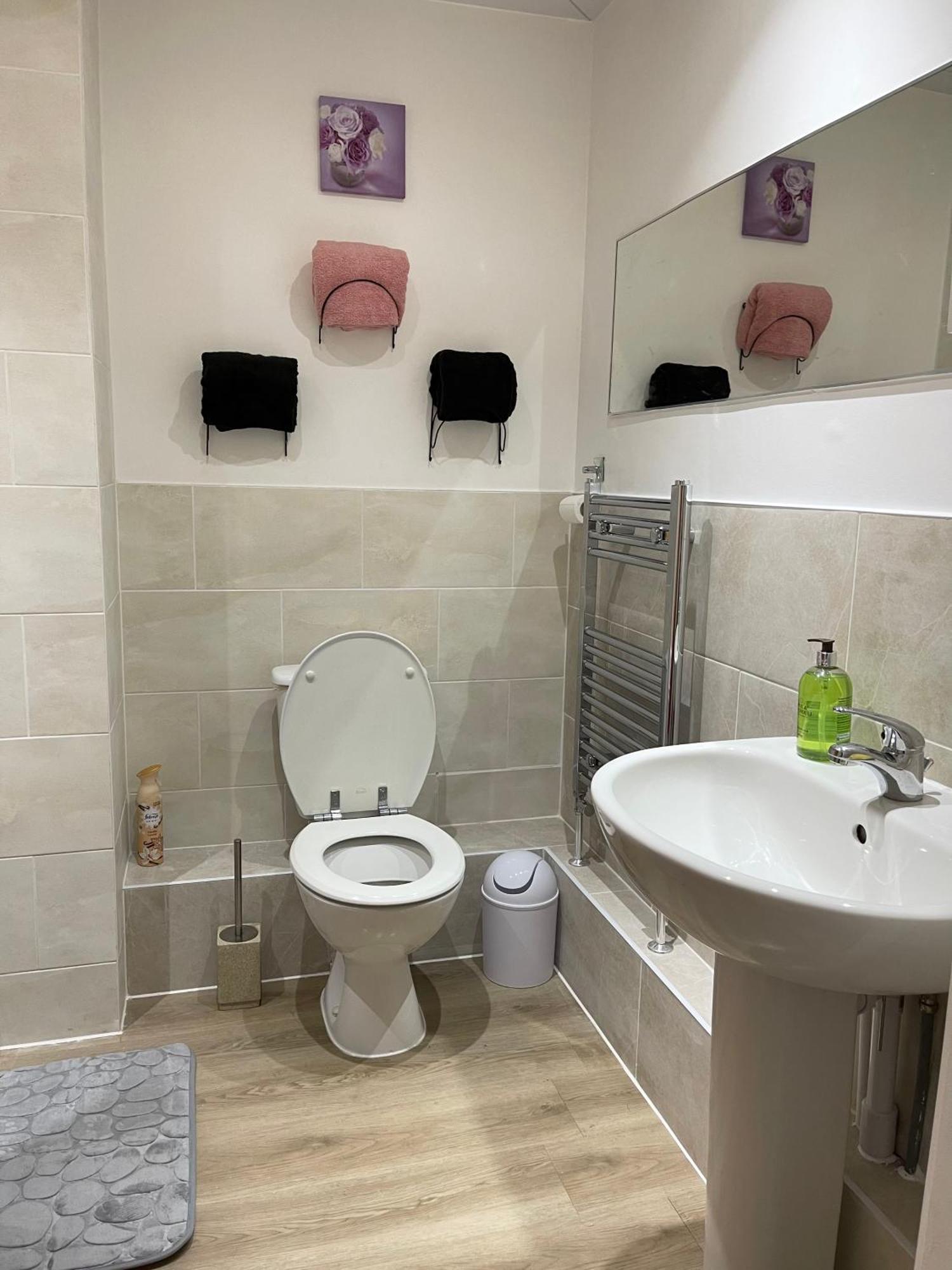 Stanton - Impeccable And Stylish 2 Bedroom Dagenham Eksteriør bilde